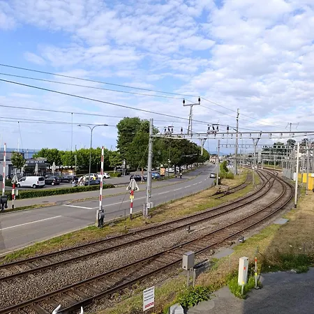 Pensión Creawonder House *