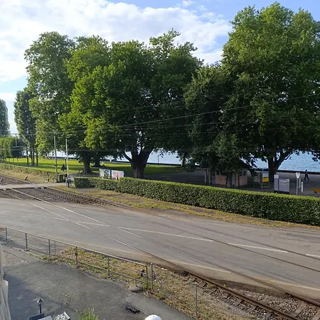 Pensión Creawonder House *