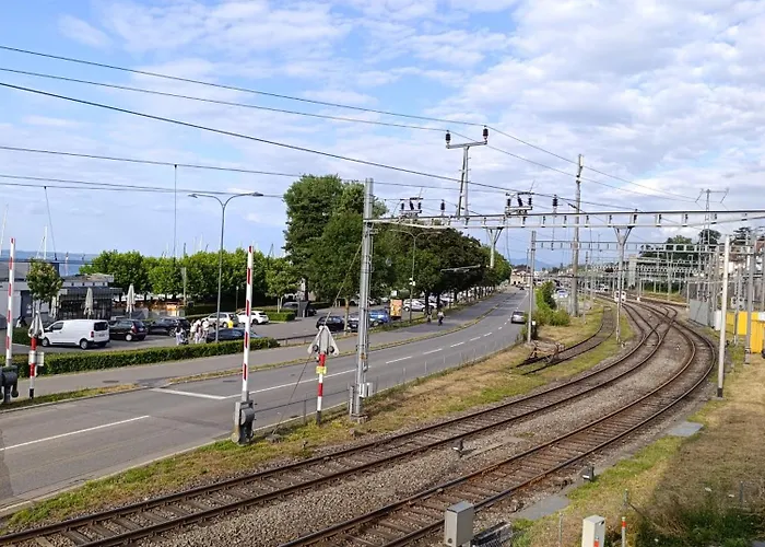 Pensión Creawonder House *